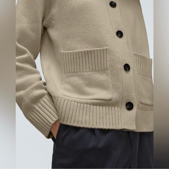 EVERLANE | COTTON CHORE SWEATER JACKET IN TRENCH COAT KHAKI MEDIUM - Picture 3 of 11